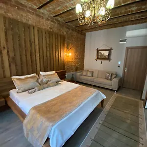 Hotel Alma Port